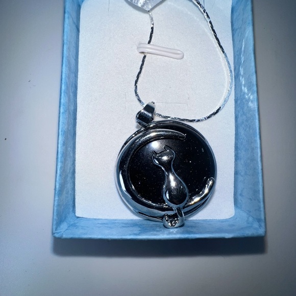 $6 Moon Stone Cat and Moon Necklace. $6 if bundled - Picture 6 of 15